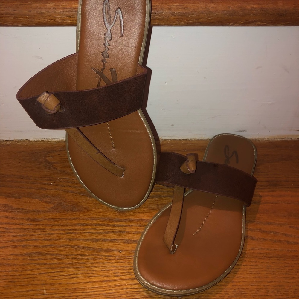 Seven 7 leather size 6 flip flops